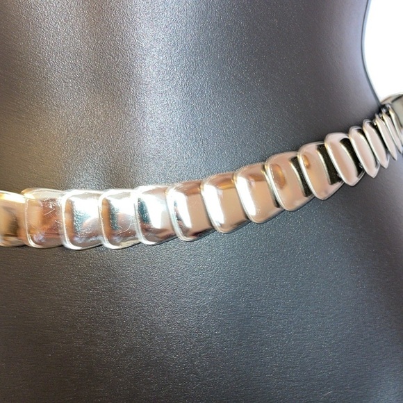 Unbranded Silver Colored Metal Rectangular Scale Elastic Belt OS - Picture 3 of 14